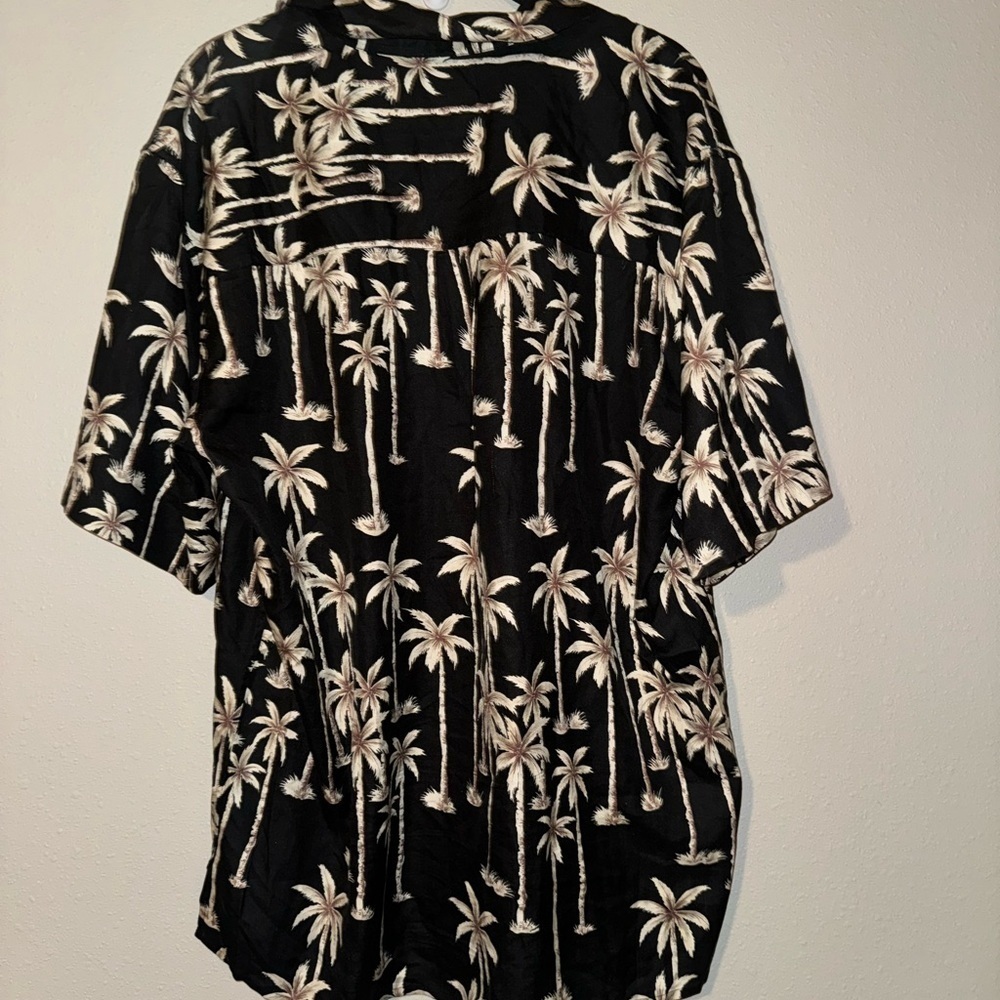 Jos A Bank Palm Silk Button Up Medium - Picture 2 of 5